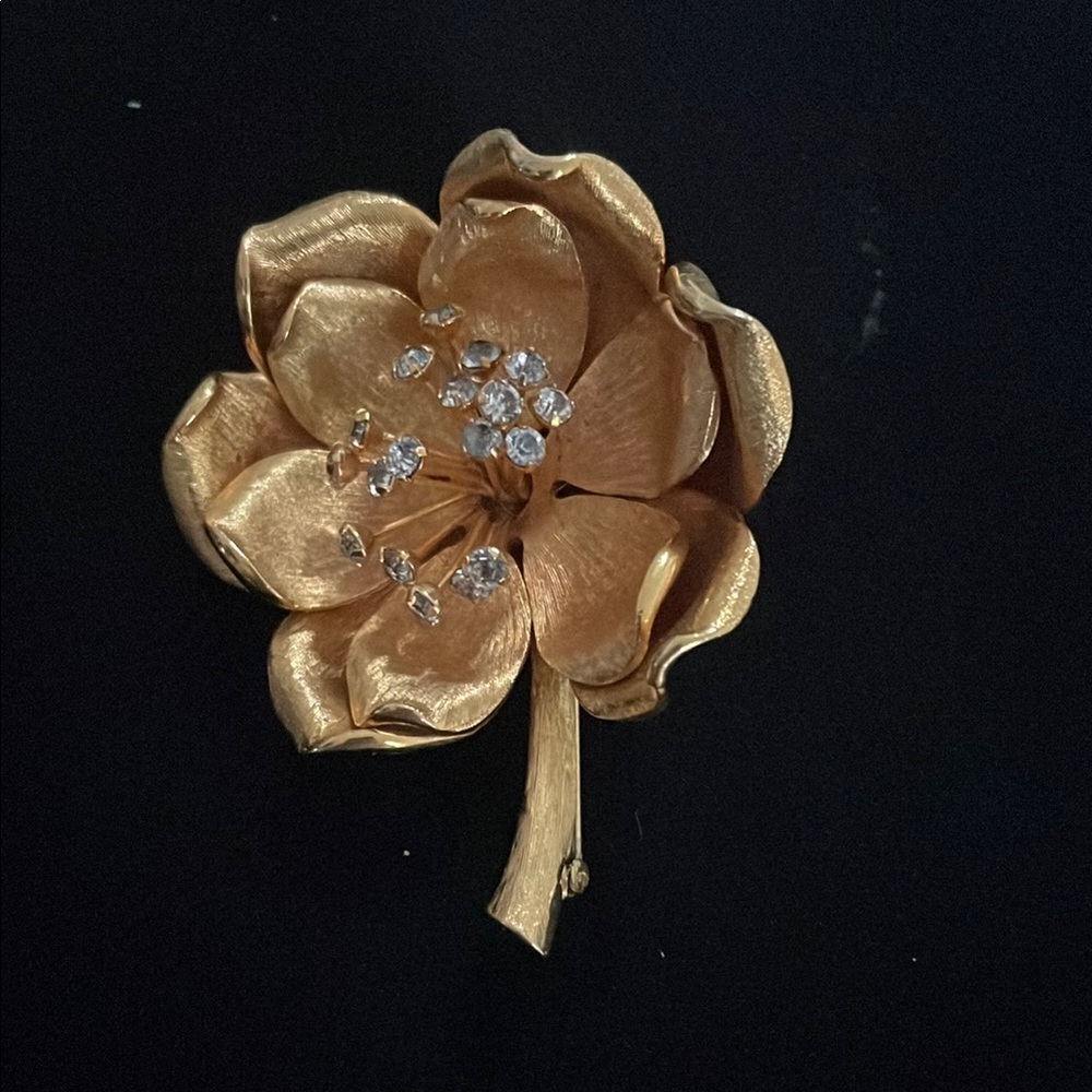 Kramer Elegant Gold Floral Brooch with Dimensional Design